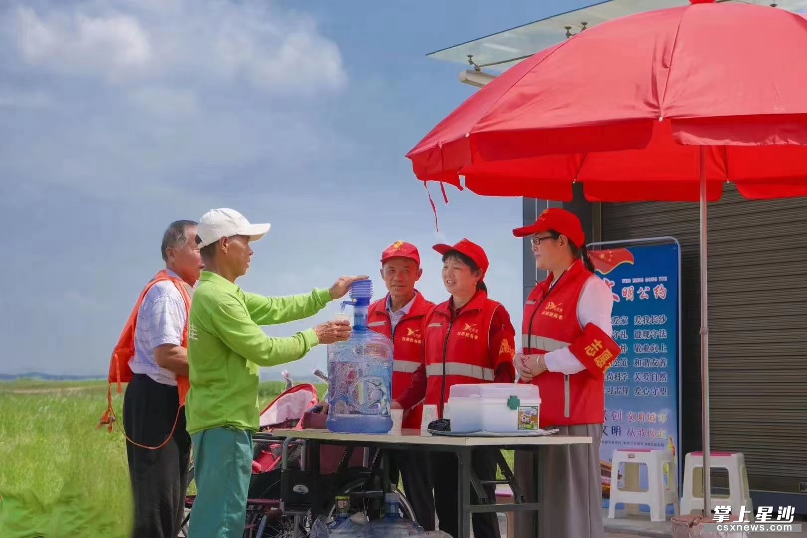 星沙都挺好雕塑,在都挺好遇到自己熟悉的车牌