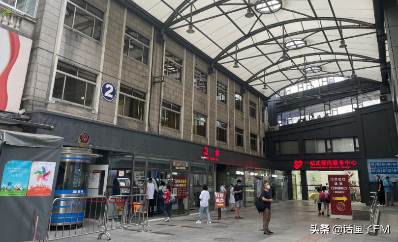 刚刚，复旦大学附属眼耳鼻喉科医院两院区恢复门急诊，记者现场直击