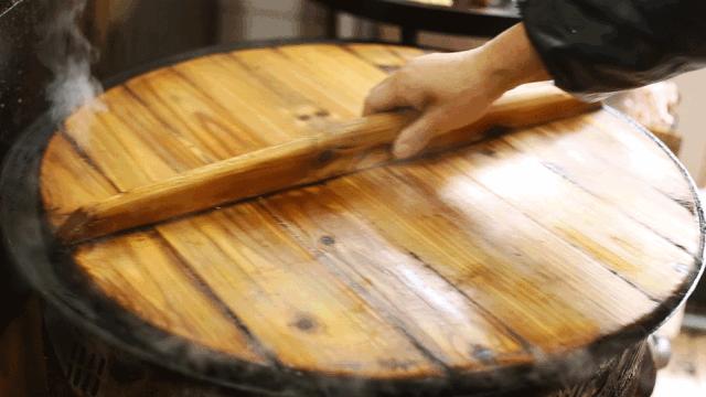 早餐界的排队王----乔馋锅贴，1.2一个居然年赚200多万元