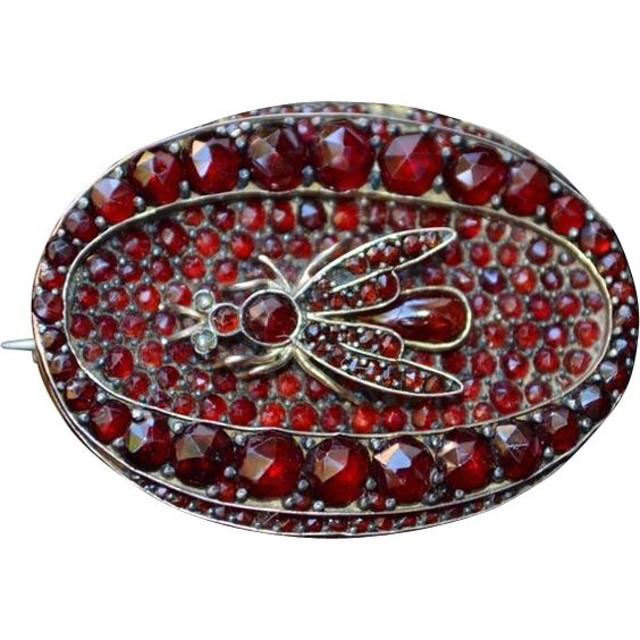 石榴石属于什么档次的宝石类型,石榴石最顶级的叫什么