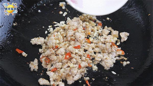 咸蛋黄拌粉干做法,咸蛋黄下饭做法