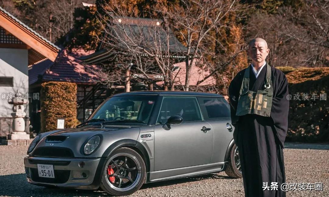 僧侣和尚也爱改装车,他不止有这辆改装mini还有一个家庭