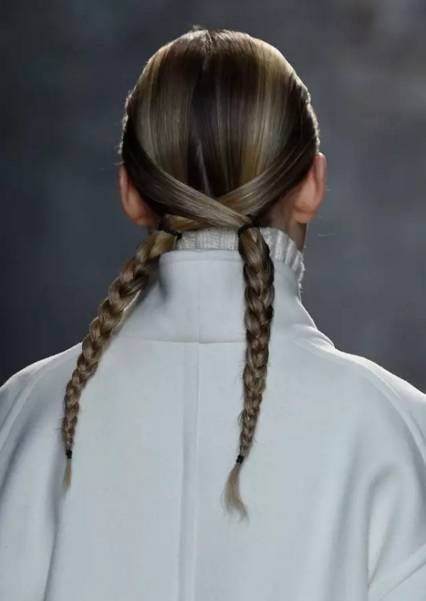 避免发际线后移适合什么扎发,女生不想扎头发怎么办