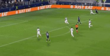 曼联0-1爆冷输给西汉姆联,曼联0-3惨败纽卡斯尔