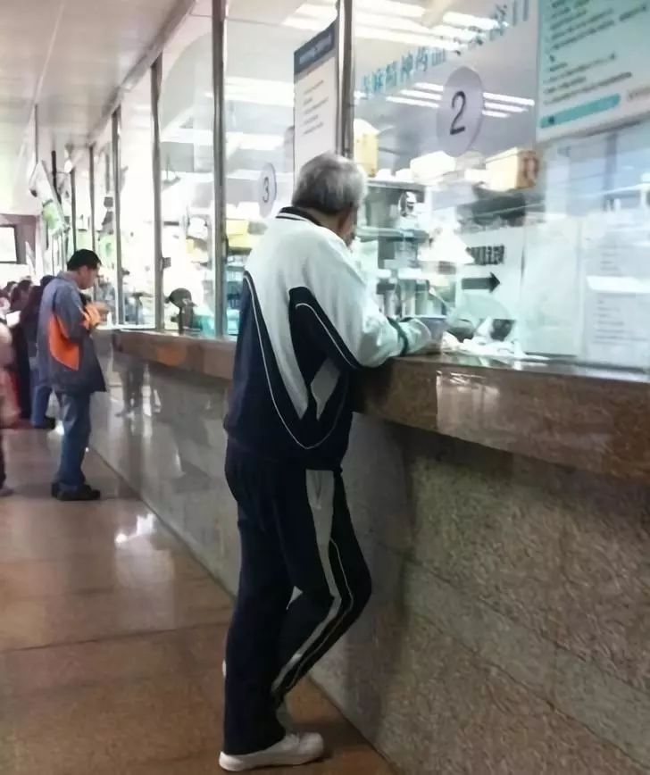 深圳校裤怎么穿出潮流感,深圳毕业后穿校服