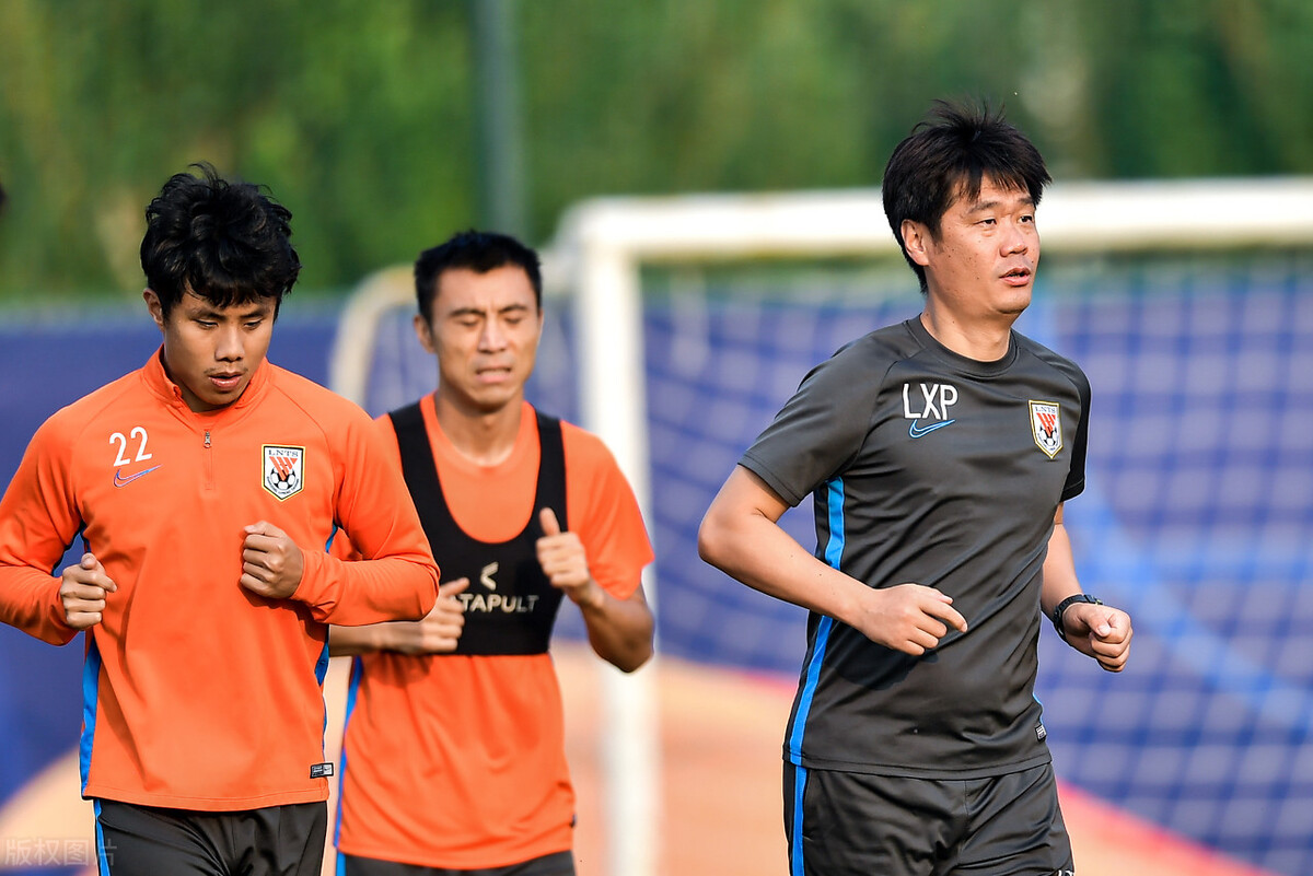 蒿俊闵三哥回家接地气,偶遇三哥蒿俊闵