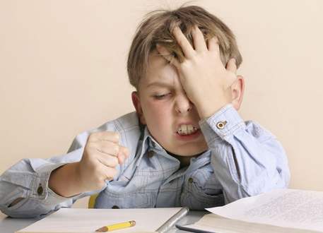 孩子一写作业就磨蹭找理由怎么办,一写作业孩子就有情绪怎么办