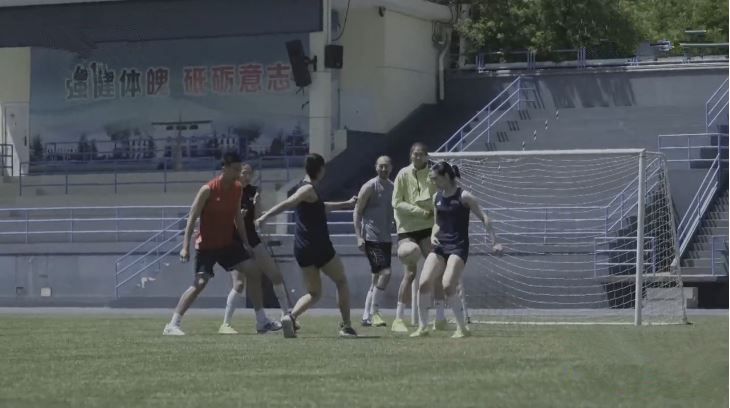 朱婷禁区外凌空抽射,朱婷踢足球教学