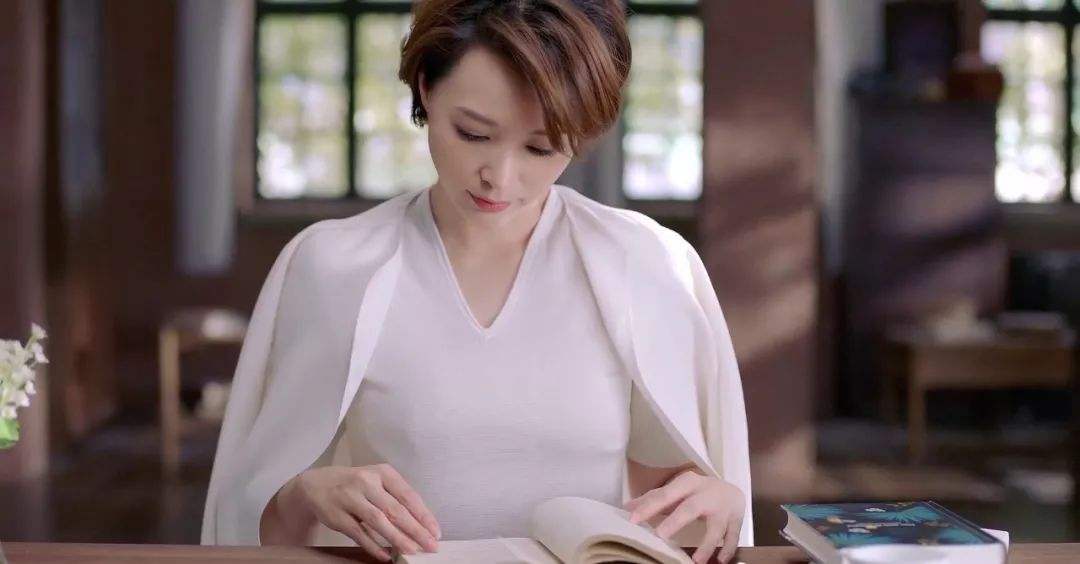 看电视和读书哪个更有益,看电视和阅读书籍