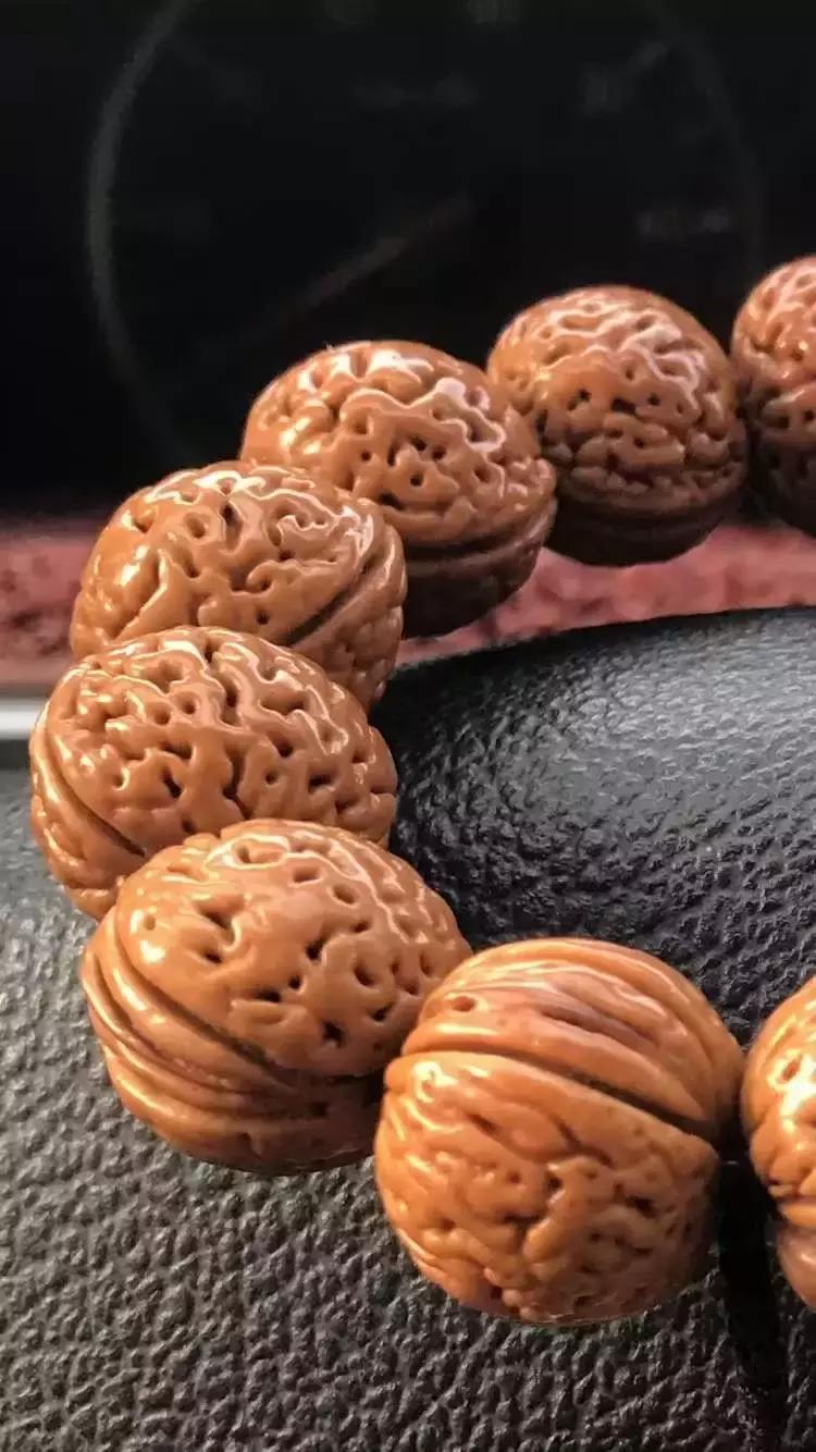 桃核光珠怎么挑选才是正确的,怎样挑选真正的桃核手串