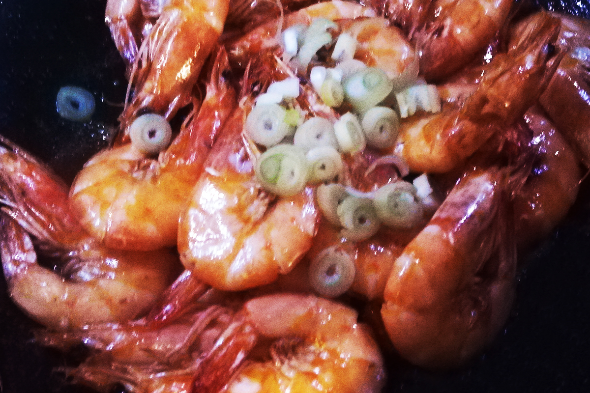 红亮润泽油焖大虾怎么样,油焖大虾这样做色泽红亮太好吃了