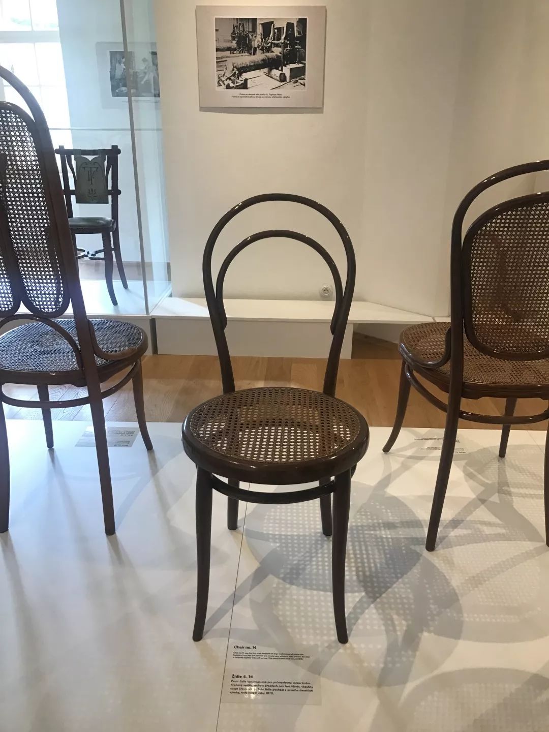 探访TON工厂看经典椅子背后的故事|疯狂24h我们去捷克干了啥？