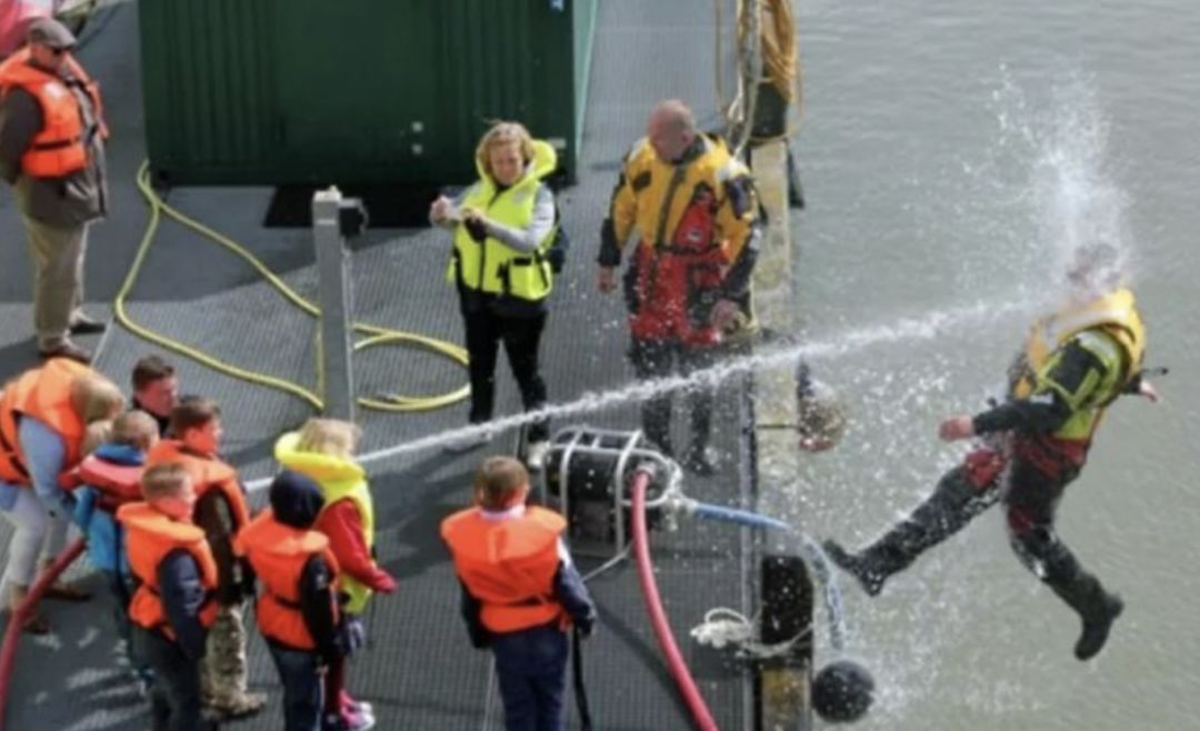 参加前男友婚礼化妆,参加前男友婚礼变装的视频