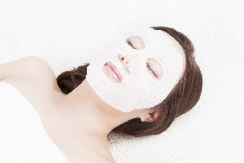 精华液用了皮肤亮白,精华液直接涂脸能护肤吗