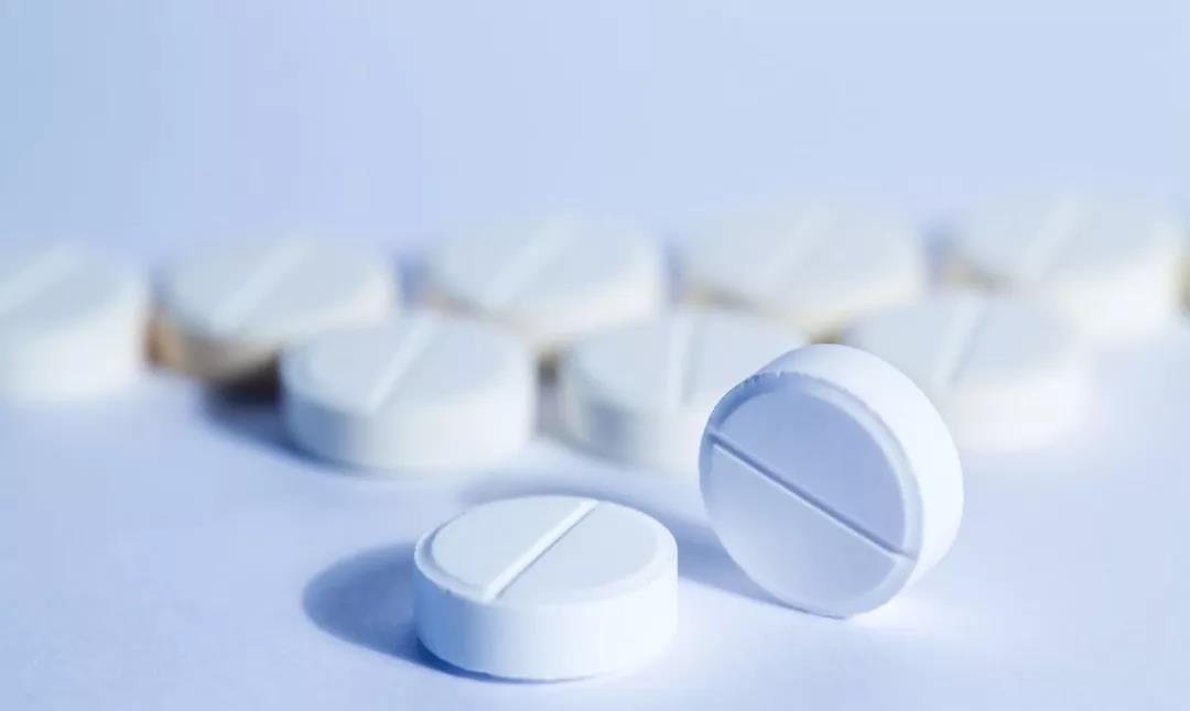 阿司匹林误吃了两片会有危险吗,阿司匹林可不可以吃两周停一周