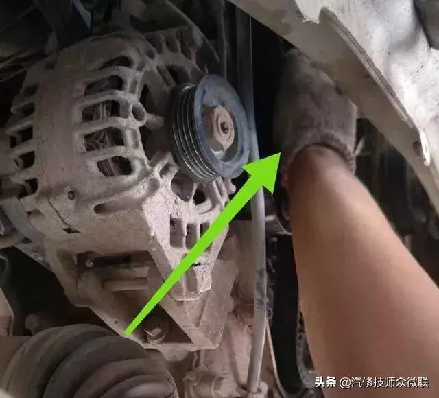 比亚迪底盘出现红色液体,比亚迪发动机底盘漏彩色的油