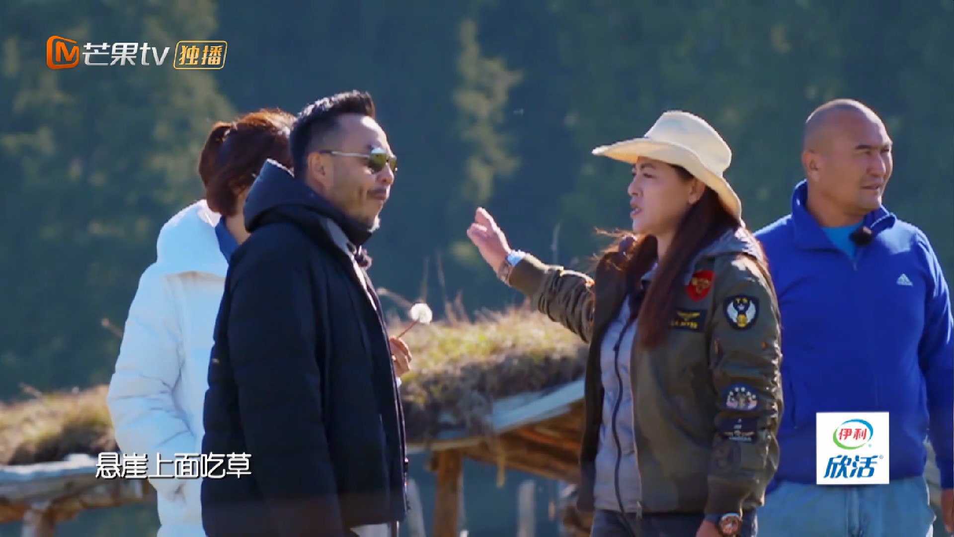 不讲卫生？汪涵把口水吐烤肉串上，生吃3片羊肝，艾福杰尼愣住