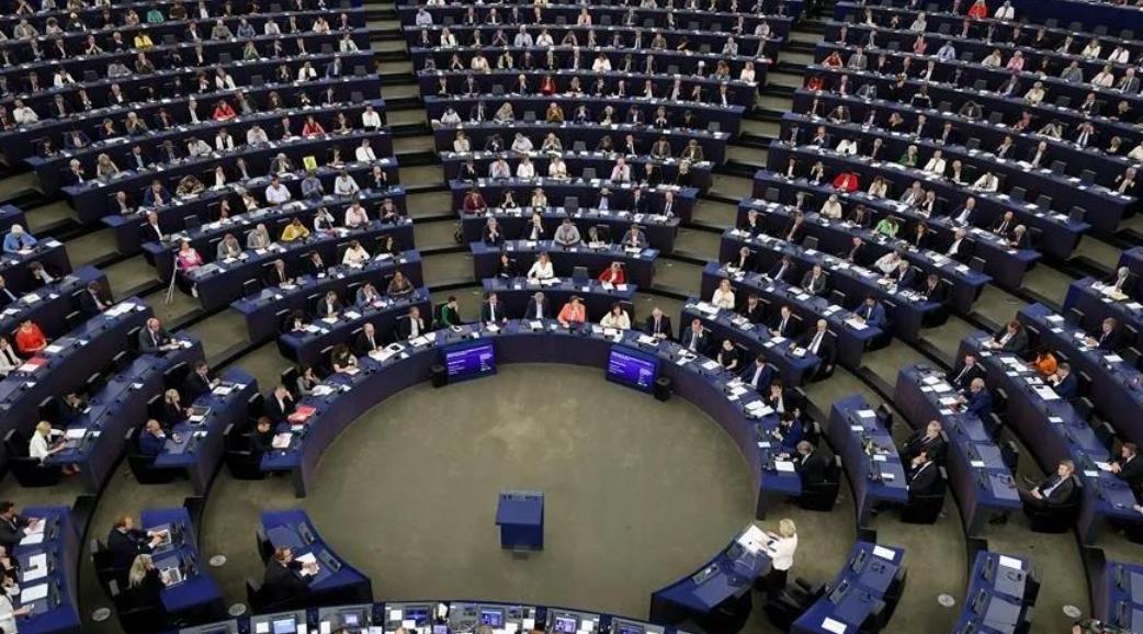 不掩饰了！欧盟明目张胆在采购方案中排除中企，匈牙利极力反对