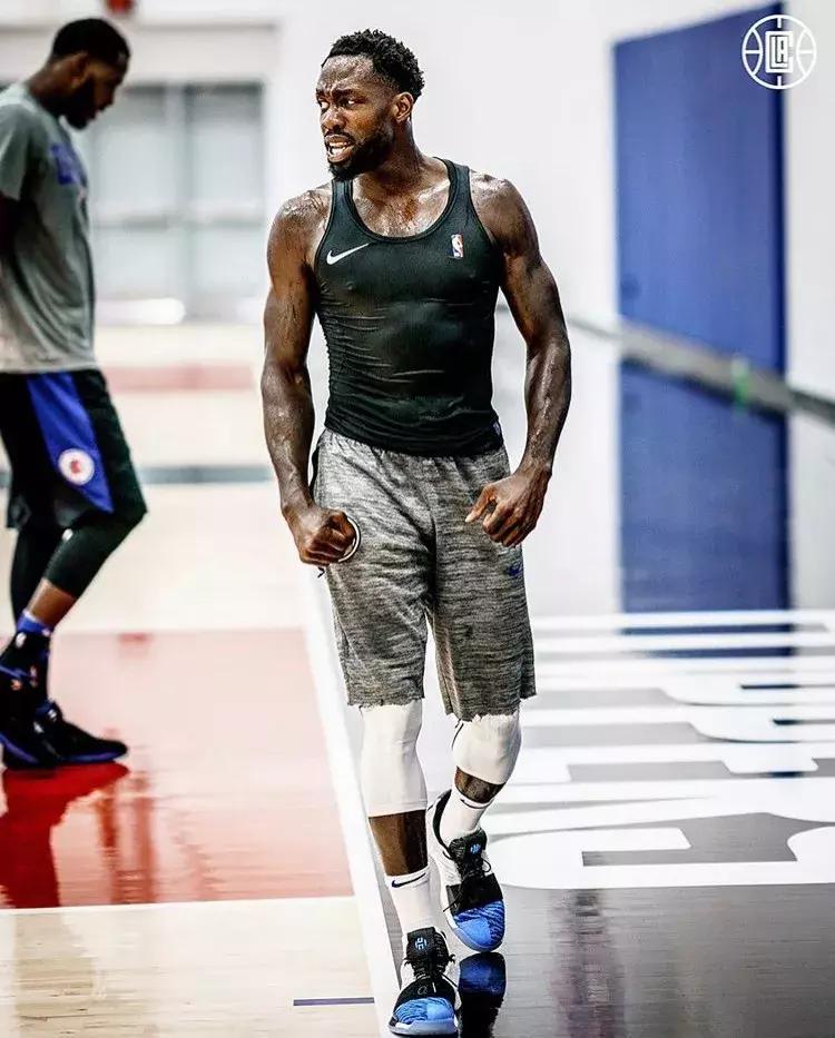 nba球员上脚pg5,nba球星上脚pg4藏青色