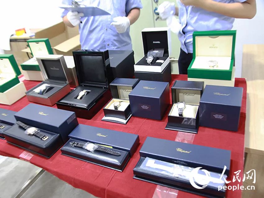 一起跨国代购诈骗案件浮出水面,月入20万假代购被抓