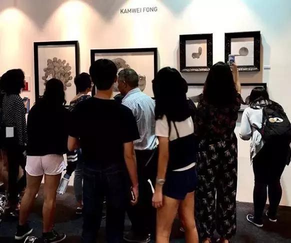 她用2元针管笔作画便惊艳了世界,他用粉笔画了一只猫