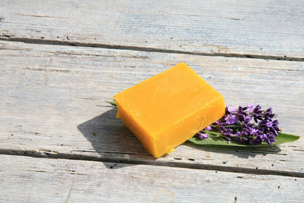 睾丸潮湿高温是前列腺炎引起的吗,夏天睾丸潮湿用什么药