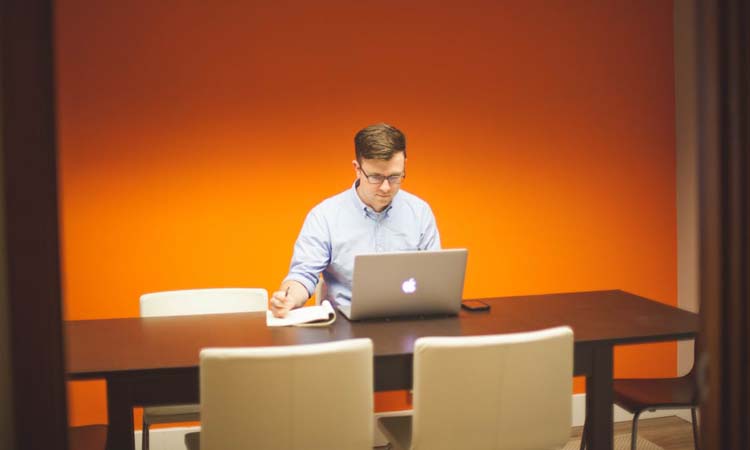 推荐4个冷门但就业率高的专业,现在哪些大学专业好找工作