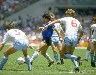 为什么只有贝利和马拉多纳是球王,马拉多在巴萨是球王了吗