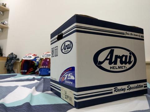 rx7x是街盔还是赛盔,arairx-7x头盔带刀侍卫拆箱