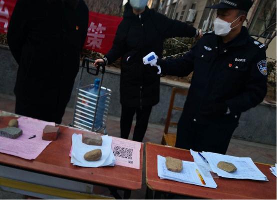 抗击疫情社区干部,疫情防控值守人员采访