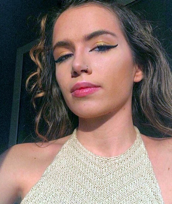 24岁女生长腿毛,25岁女生长腿毛