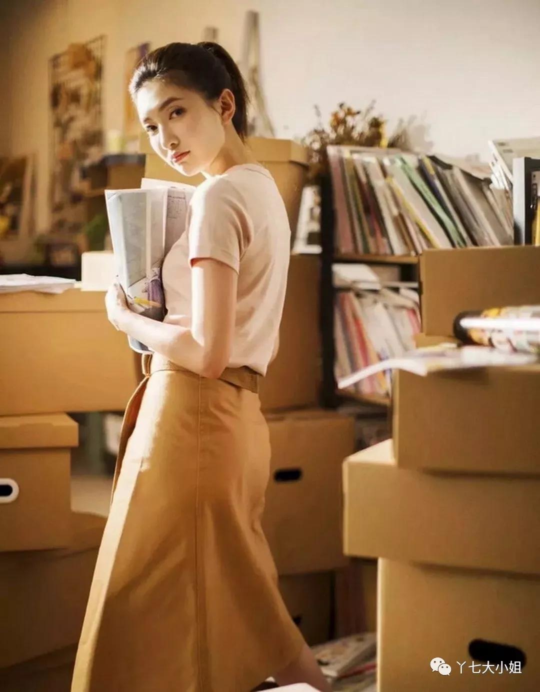 气质驼色让你随意搭配不出错,今秋必备的驼色让你时尚感up