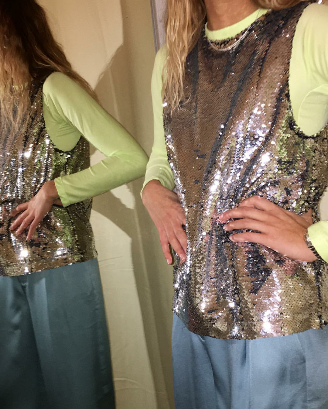 泫雅夏日必备,泫雅牛油果绿色毛衣