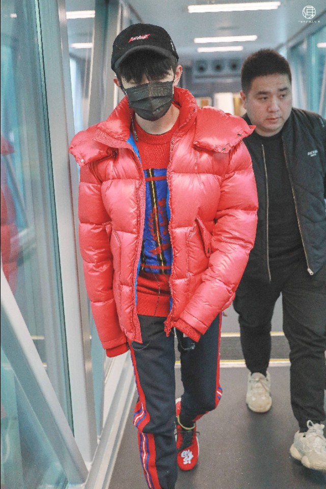 易烊千玺和香港资深演员见面,易烊千玺在香港优秀吗