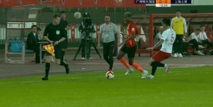 冯潇霆对石柯的评论,恒大上港石柯进球