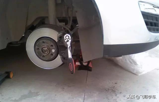 发动机更换正时皮带操作方法,东风标致4081.2t更换正时皮带视频