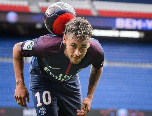 世界足坛十大女巨星,现役足坛十大球星排行