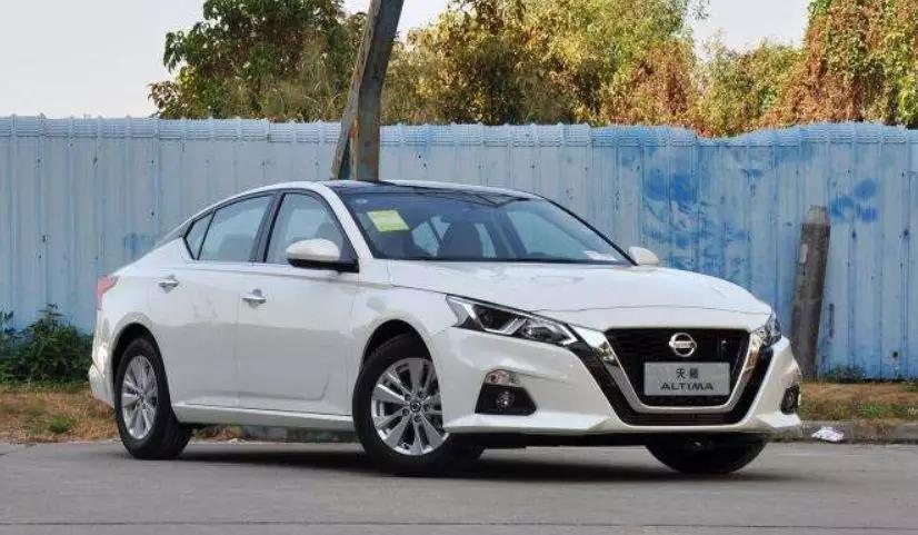 13款天籁中控屏幕黑屏按着有声音,20款日产天籁屏黑屏怎么回事