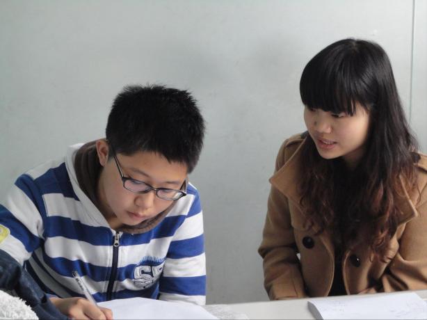 15岁女孩辍学创业17岁成千万富翁,16岁高中生2年存70万是靠什么操作