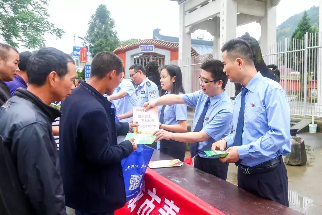 红豆杉树皮有哪些副作用,红豆杉树皮煮水可以抗癌吗