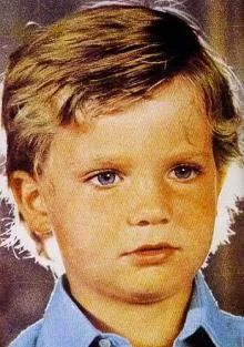 “在逃国王”卡洛斯：傀儡王子、最帅国王，拥有至少1500位*妇情**