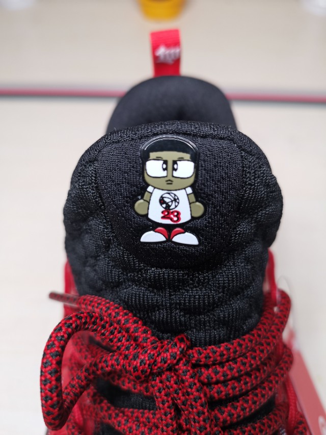 国货当自强最佳第六人战靴匹克闪电开箱