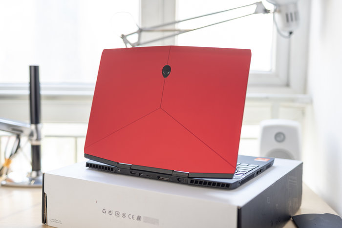 外星人alienware m15哪个颜色好 (外星人alienware m15 r7测评)