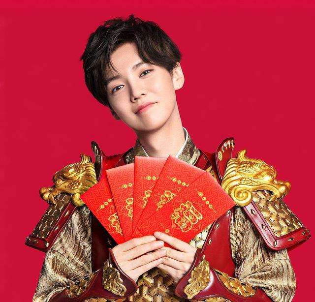 明星工作室的新年礼盒怎么买,杨幂易烊千玺贺岁短片