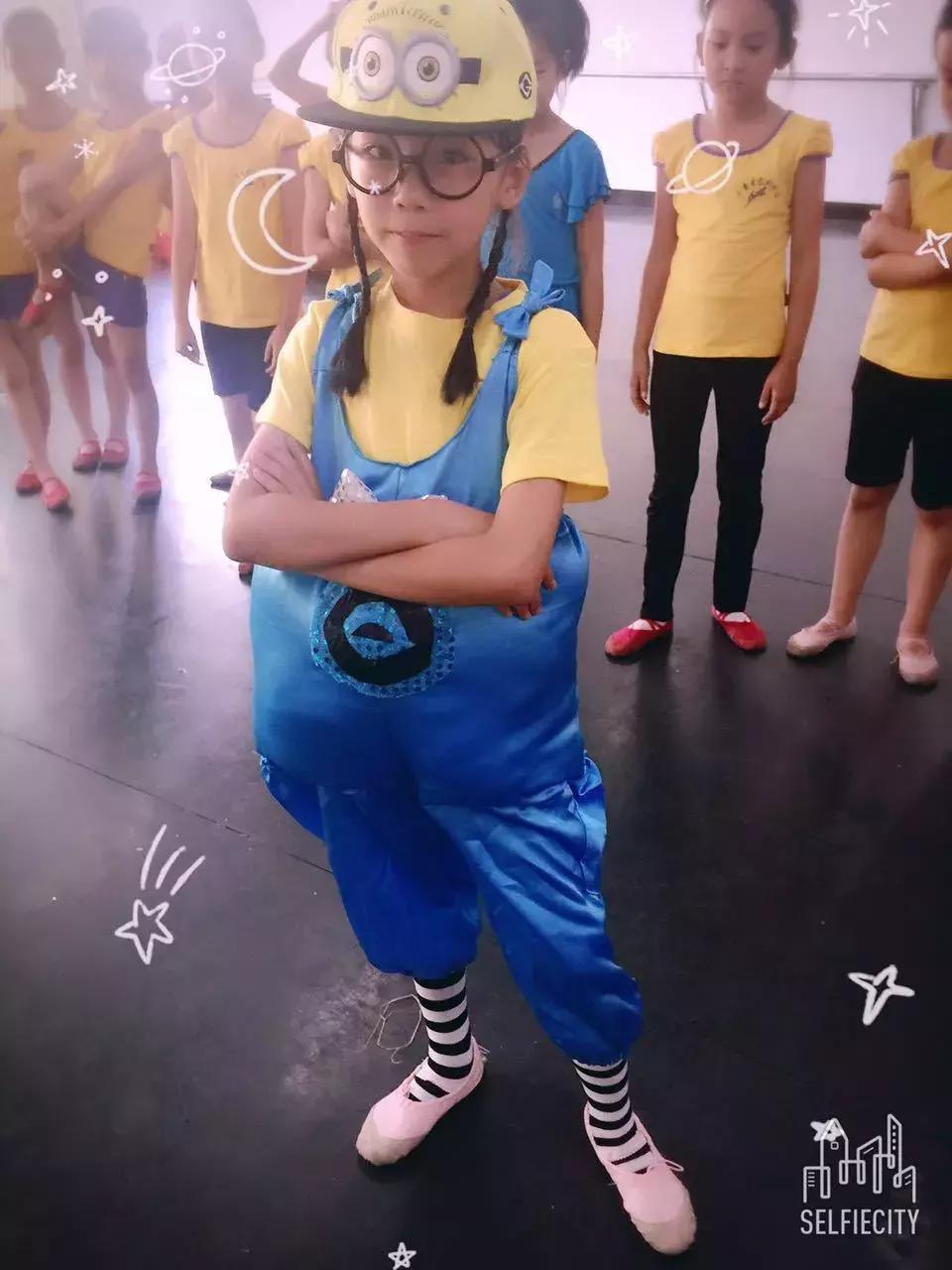 月亮姐姐穿衣裳视频,月亮姐姐服装变化