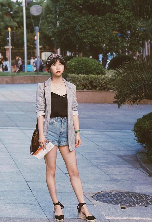 今夏小白鞋失宠日常,优雅大方的法式草编鞋