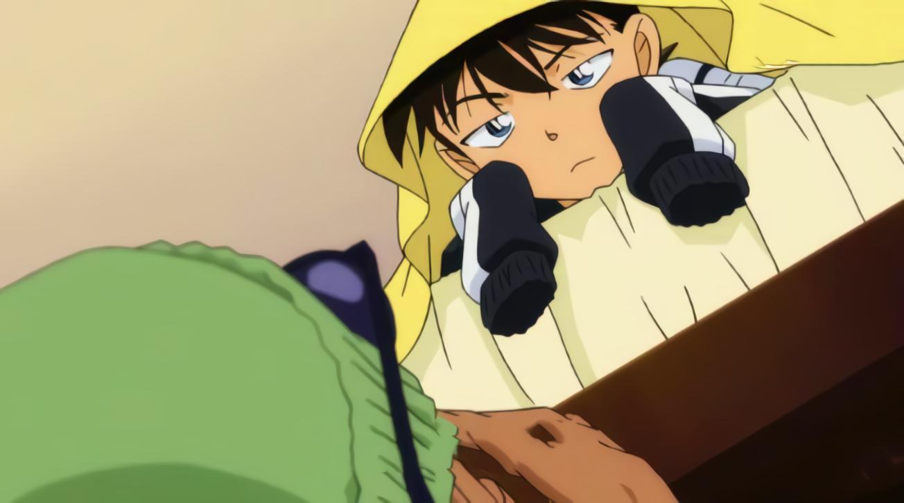 柯南抬头微笑,柯南中的帅气站位