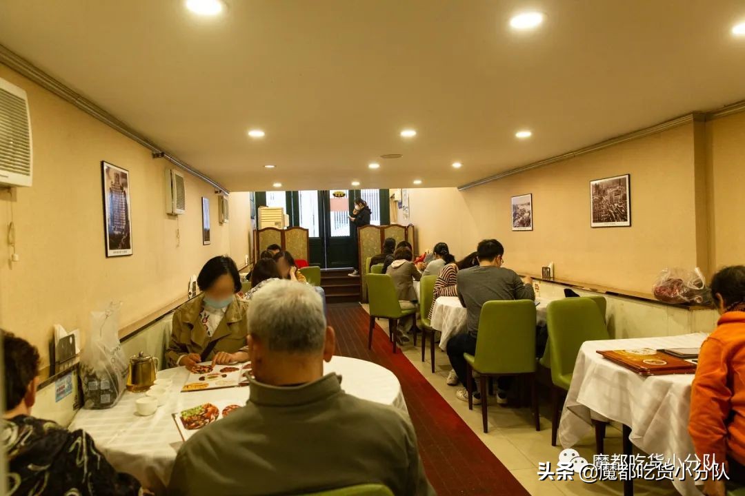 这店，客人提行李箱去吃