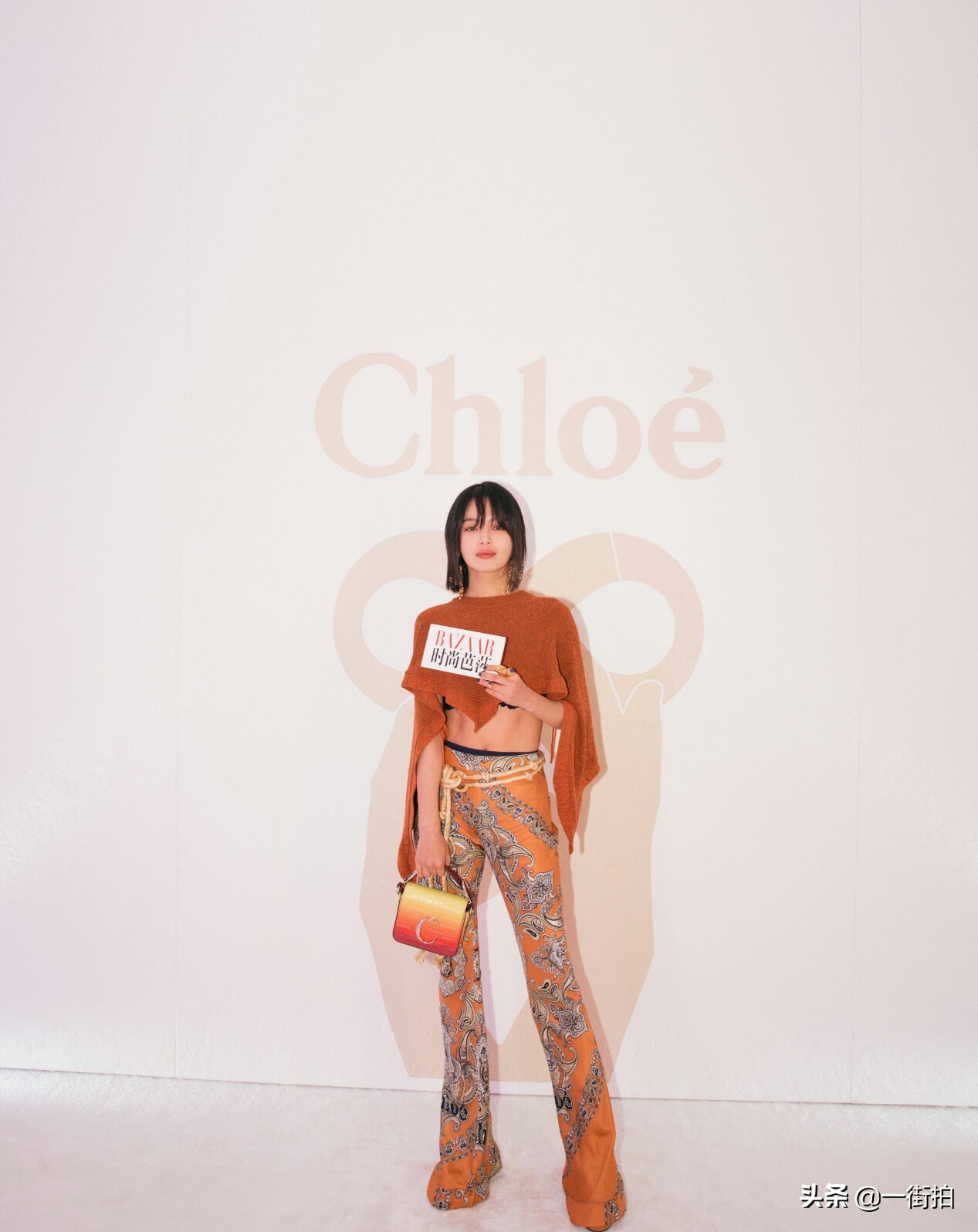 辛芷蕾露背连衣裙同款,女生齐肩短发造型辛芷蕾