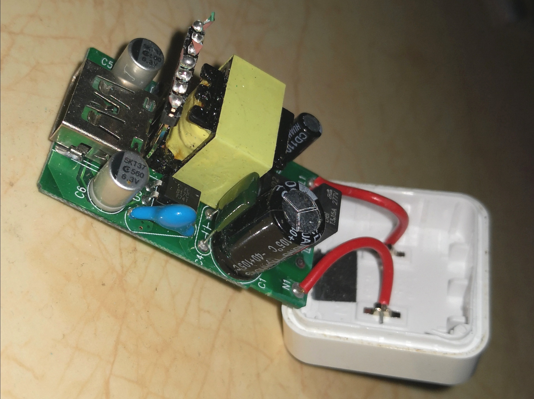 山寨也越来越舍得花成本了！拆解一个高仿的山货OPPO充电头